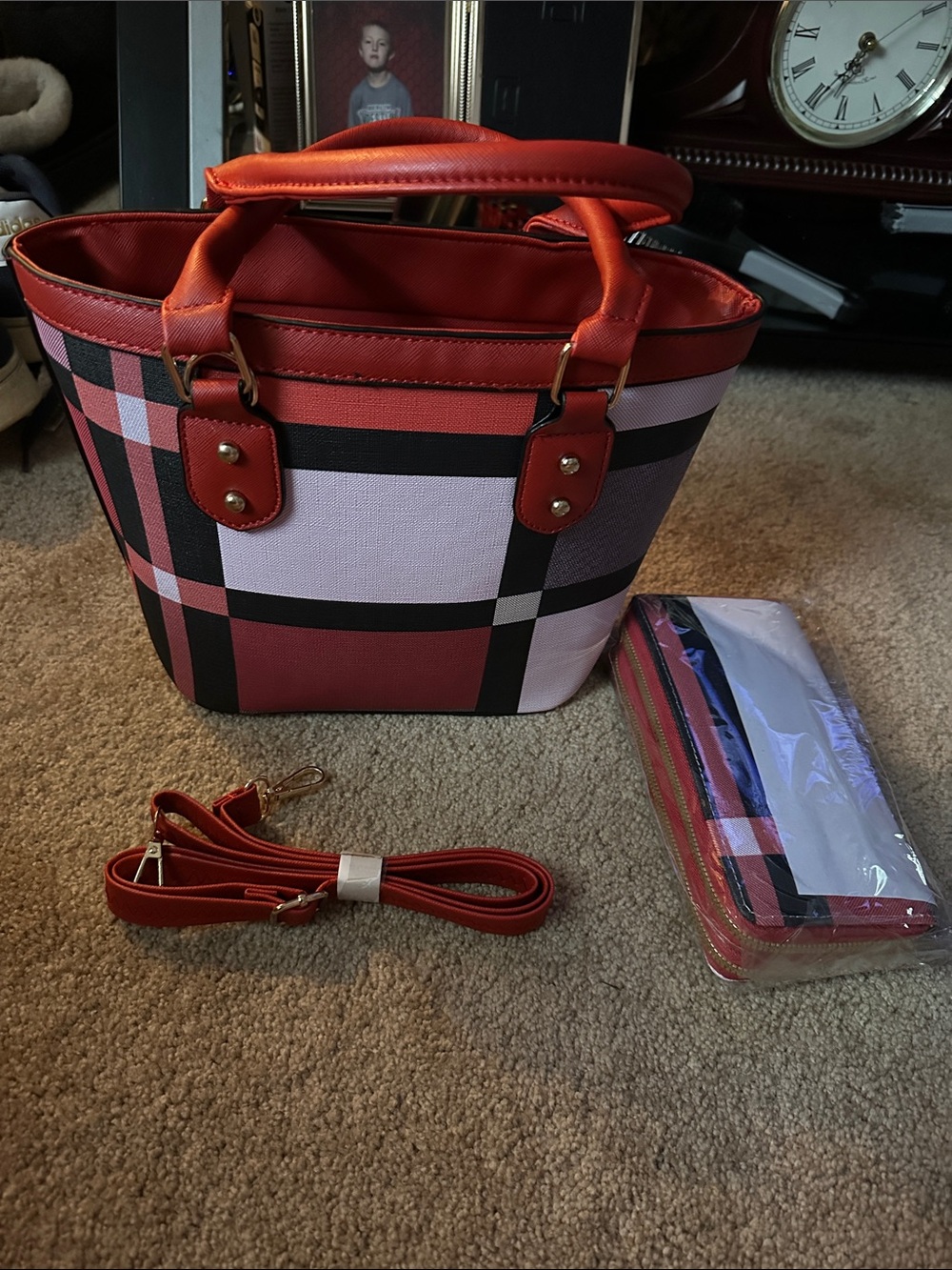 Small tote with wallet